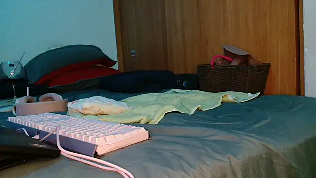 Snapshot of DirtyDi97 chatting on November 13, 2:32 am DirtyDi97 online show from November 13, 2:32 am