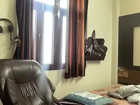 yourhero3466 online show from March 21, 11:15 am