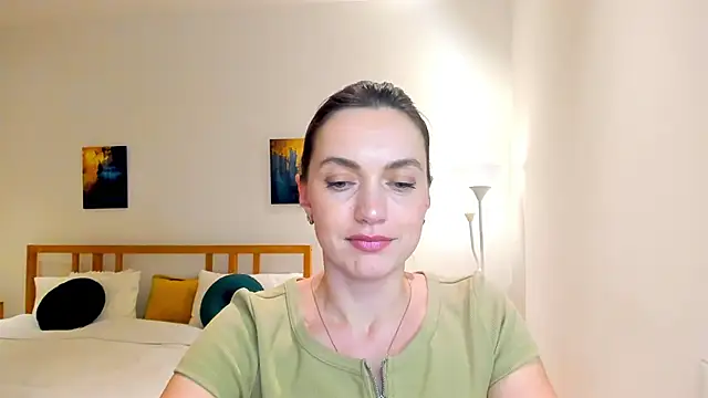 Snapshot of LovelyeeMia chatting on December 10, 3:22 pm LovelyeeMia online show from December 10, 3:22 pm