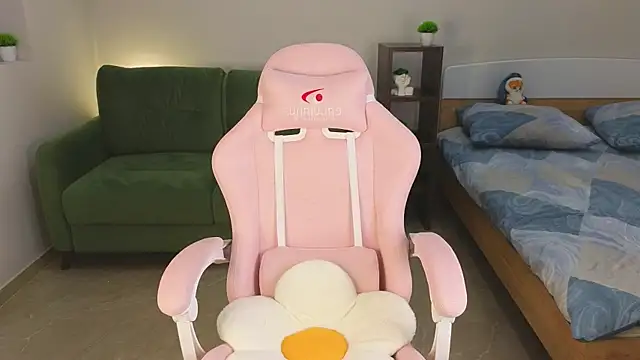 Eveleen Soleen online show from December 22, 9:53 pm