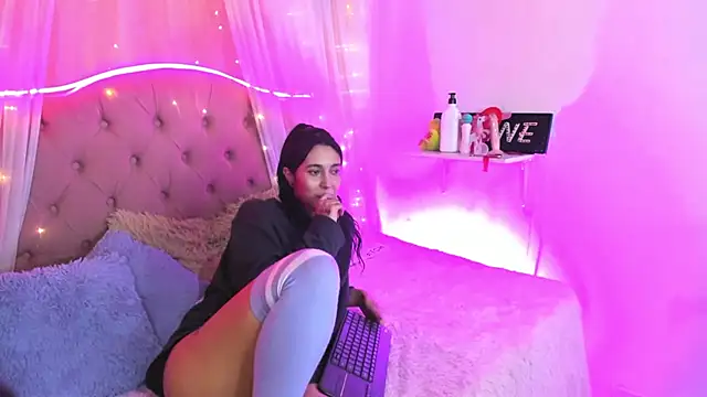  Mia  9 online show from February 22, 11:57 pm