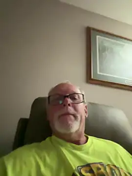 Snapshot of wildrocket02 chatting on June 6, 1:43 am wildrocket02 online show from June 6, 1:43 am