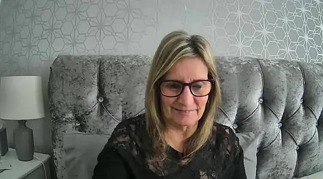 Additive Mature Linda online show from January 20, 11:45 am