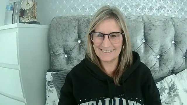 Additive Mature Linda online show from September 15, 1:11 pm