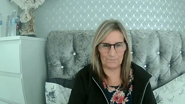 Additive Mature Linda online show from September 17, 1:13 pm