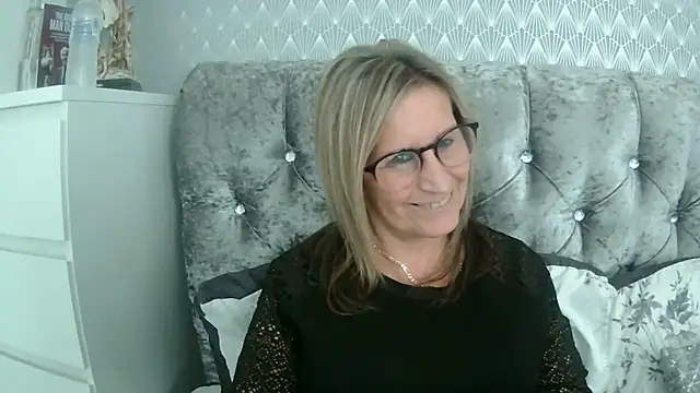 Additive Mature Linda online show from September 19, 3:56 pm