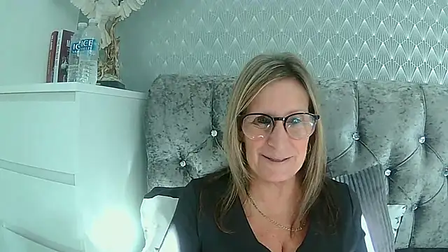 Additive Mature Linda online show from September 21, 3:57 pm