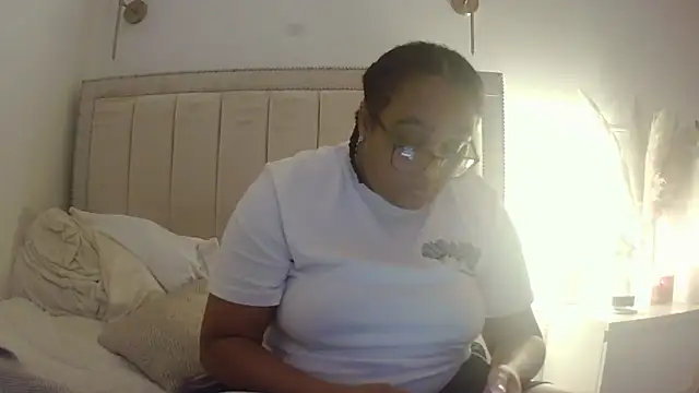 Snapshot of vanilla_chocolate23 chatting on October 4, 7:12 pm vanilla chocolate23 online show from October 4, 7:12 pm