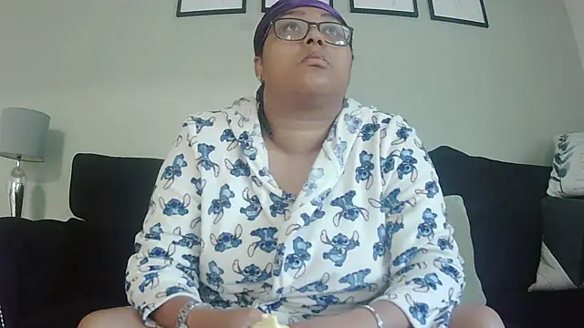 Snapshot of vanilla_chocolate23 chatting on October 6, 8:01 am vanilla chocolate23 online show from October 6, 8:01 am