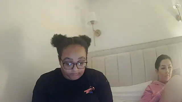 Snapshot of vanilla_chocolate23 chatting on October 11, 8:51 pm vanilla chocolate23 online show from October 11, 8:51 pm