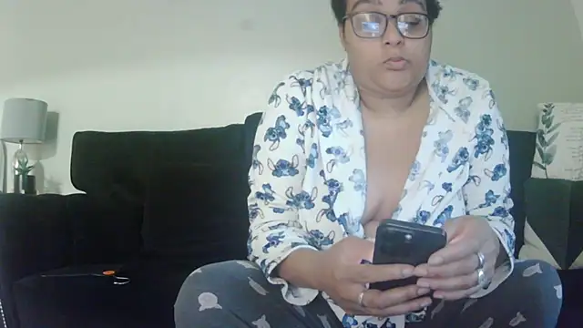 Snapshot of vanilla_chocolate23 chatting on October 13, 6:46 am vanilla chocolate23 online show from October 13, 6:46 am