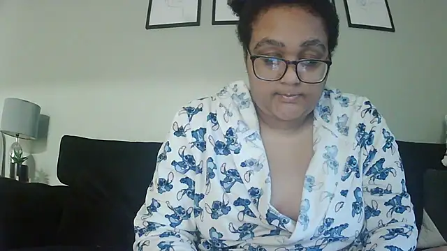 Snapshot of vanilla_chocolate23 chatting on October 16, 6:47 am vanilla chocolate23 online show from October 16, 6:47 am