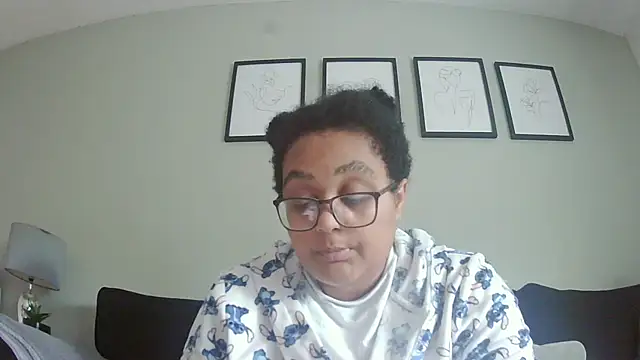 Snapshot of vanilla_chocolate23 chatting on October 18, 10:16 am vanilla chocolate23 online show from October 18, 10:16 am