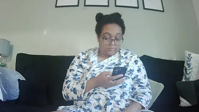 Snapshot of vanilla_chocolate23 chatting on October 24, 8:11 am vanilla chocolate23 online show from October 24, 8:11 am