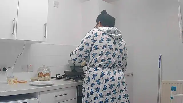 Snapshot of vanilla_chocolate23 chatting on November 12, 9:32 am vanilla chocolate23 online show from November 12, 9:32 am