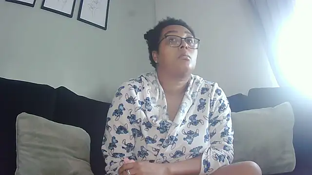 Snapshot of vanilla_chocolate23 chatting on November 13, 10:25 am vanilla chocolate23 online show from November 13, 10:25 am