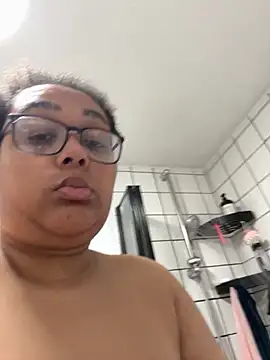 Snapshot of vanilla_chocolate23 chatting on November 14, 10:03 am vanilla chocolate23 online show from November 14, 10:03 am