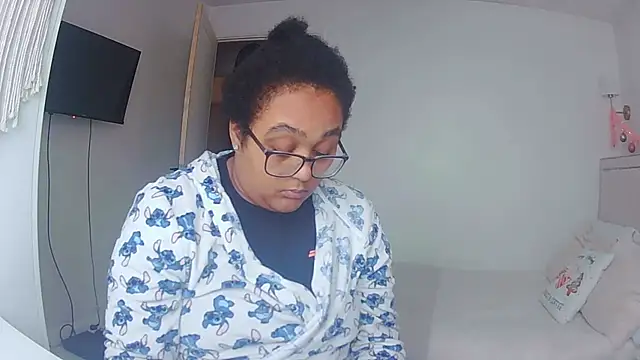 Snapshot of vanilla_chocolate23 chatting on November 27, 11:01 am vanilla chocolate23 online show from November 27, 11:01 am