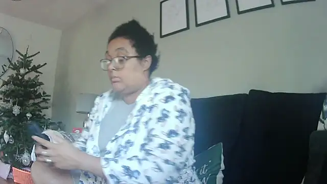 Snapshot of vanilla_chocolate23 chatting on December 2, 10:42 am vanilla chocolate23 online show from December 2, 10:42 am