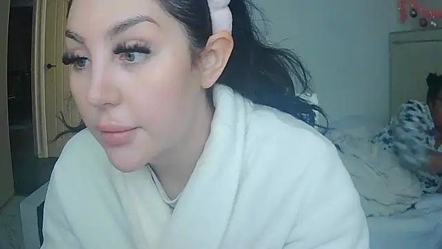 Snapshot of vanilla_chocolate23 chatting on December 4, 10:02 am vanilla chocolate23 online show from December 4, 10:02 am