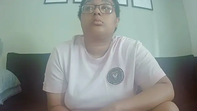 Snapshot of vanilla_chocolate23 chatting on June 27, 9:47 am vanilla chocolate23 online show from June 27, 9:47 am