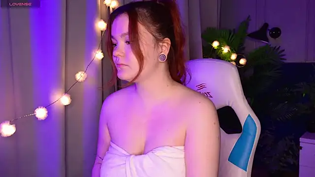 Snapshot of EnnySunrise chatting on October 4, 6:50 pm EnnySunrise online show from October 4, 6:50 pm