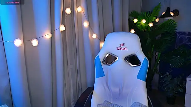 Snapshot of EnnySunrise chatting on October 16, 7:04 pm EnnySunrise online show from October 16, 7:04 pm