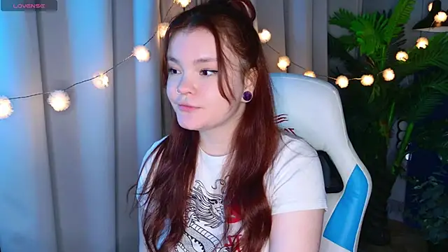 Snapshot of EnnySunrise chatting on October 18, 6:52 pm EnnySunrise online show from October 18, 6:52 pm