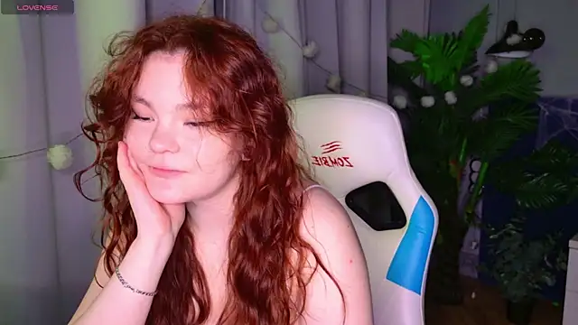 Snapshot of EnnySunrise chatting on October 19, 7:03 pm EnnySunrise online show from October 19, 7:03 pm