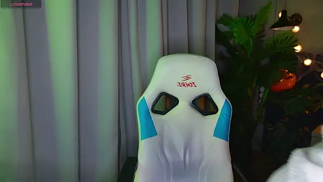 Snapshot of EnnySunrise chatting on October 23, 6:50 pm EnnySunrise online show from October 23, 6:50 pm