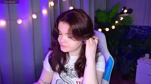 Snapshot of EnnySunrise chatting on November 6, 6:53 pm EnnySunrise online show from November 6, 6:53 pm