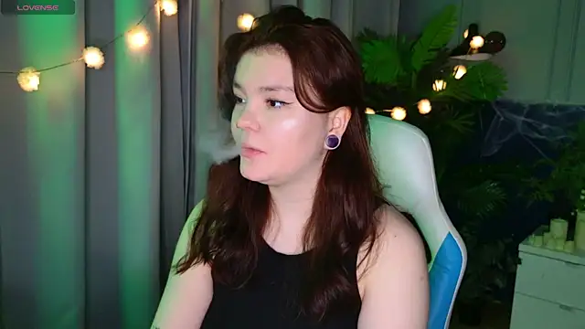 Snapshot of EnnySunrise chatting on November 8, 7:01 pm EnnySunrise online show from November 8, 7:01 pm