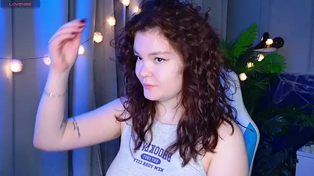 Snapshot of EnnySunrise chatting on November 11, 7:14 pm EnnySunrise online show from November 11, 7:14 pm