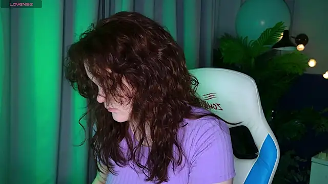 Snapshot of EnnySunrise chatting on November 19, 6:52 pm EnnySunrise online show from November 19, 6:52 pm