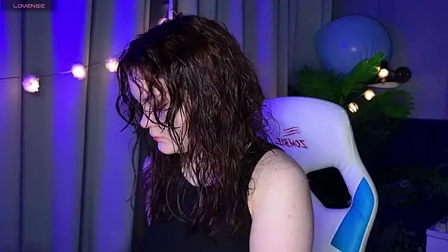 Snapshot of EnnySunrise chatting on November 26, 6:53 pm EnnySunrise online show from November 26, 6:53 pm