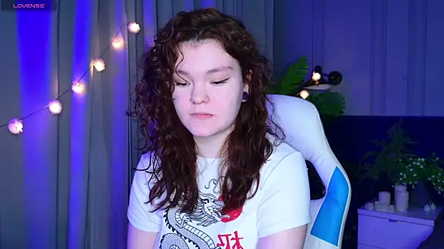 Snapshot of EnnySunrise chatting on December 4, 6:38 pm EnnySunrise online show from December 4, 6:38 pm