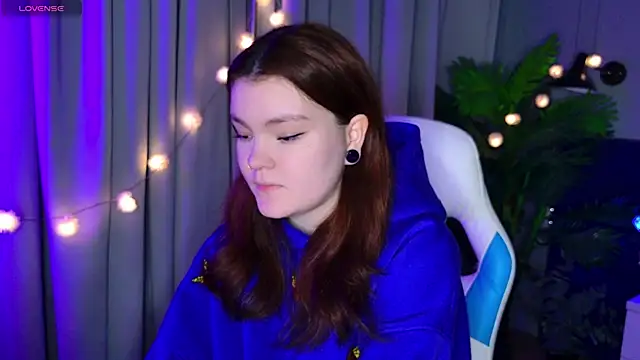 Snapshot of EnnySunrise chatting on December 14, 6:45 pm EnnySunrise online show from December 14, 6:45 pm