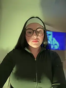 Snapshot of kenndall_21 chatting on November 11, 2:00 am kenndall 21 online show from November 11, 2:00 am