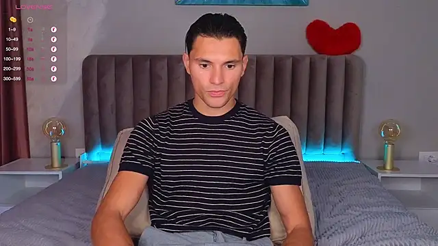 Snapshot of denlover1 chatting on July 25, 9:29 am denlover1 online show from July 25, 9:29 am