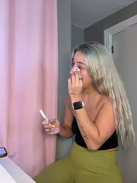 Snapshot of lexybabyxo chatting on June 25, 2:43 pm lexybabyxo online show from June 25, 2:43 pm