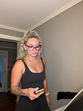 Snapshot of lexybabyxo chatting on June 29, 9:48 am lexybabyxo online show from June 29, 9:48 am