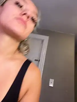 Snapshot of lexybabyxo chatting on July 6, 10:45 am lexybabyxo online show from July 6, 10:45 am