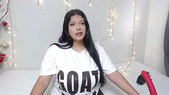 Nicol Love0 online show from January 9, 8:11 pm