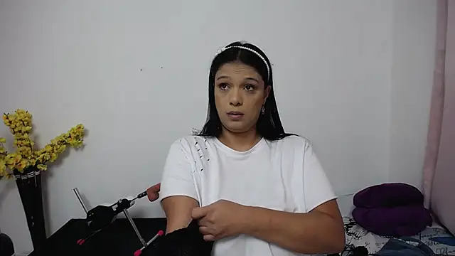 Nicol Love0 online show from September 26, 12:42 pm