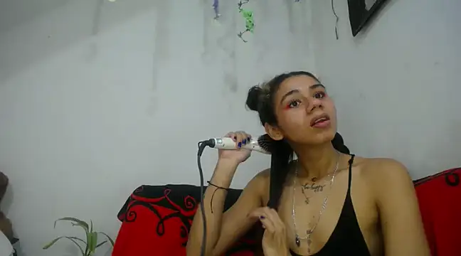 Snapshot of diamonmeli chatting on January 9, 7:18 pm diamonmeli online show from January 9, 7:18 pm