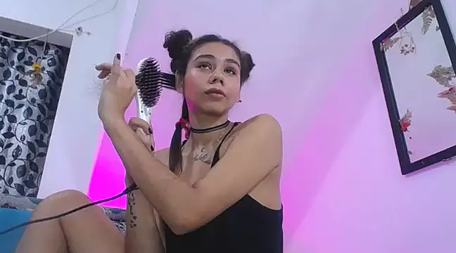 Snapshot of diamonmeli chatting on February 4, 6:17 pm diamonmeli online show from February 4, 6:17 pm