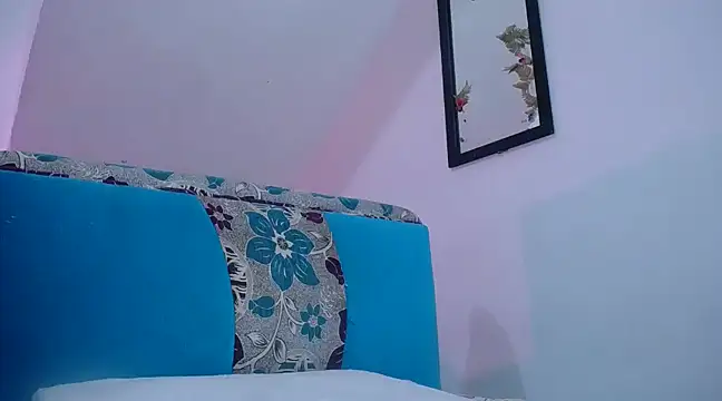 Snapshot of diamonmeli chatting on February 5, 2:37 pm diamonmeli online show from February 5, 2:37 pm