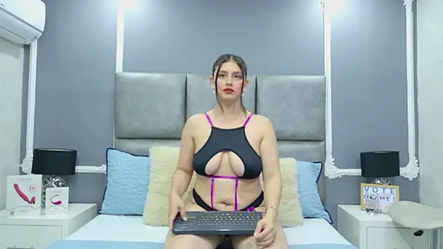 MadelineBeckert online show from March 18, 7:17 pm