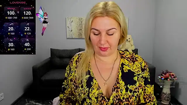 Snapshot of Lili_Crossi chatting on September 30, 5:45 am Lili Crossi online show from September 30, 5:45 am