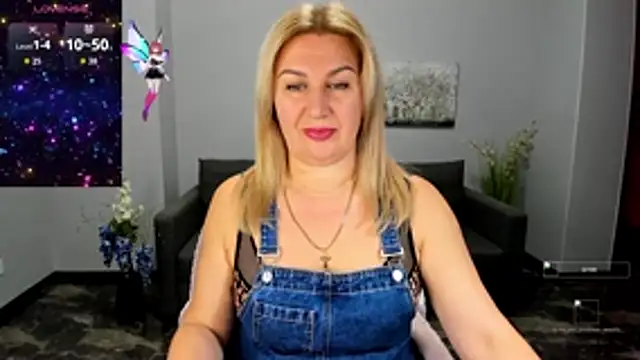 Snapshot of Lili_Crossi chatting on October 16, 5:30 am Lili Crossi online show from October 16, 5:30 am